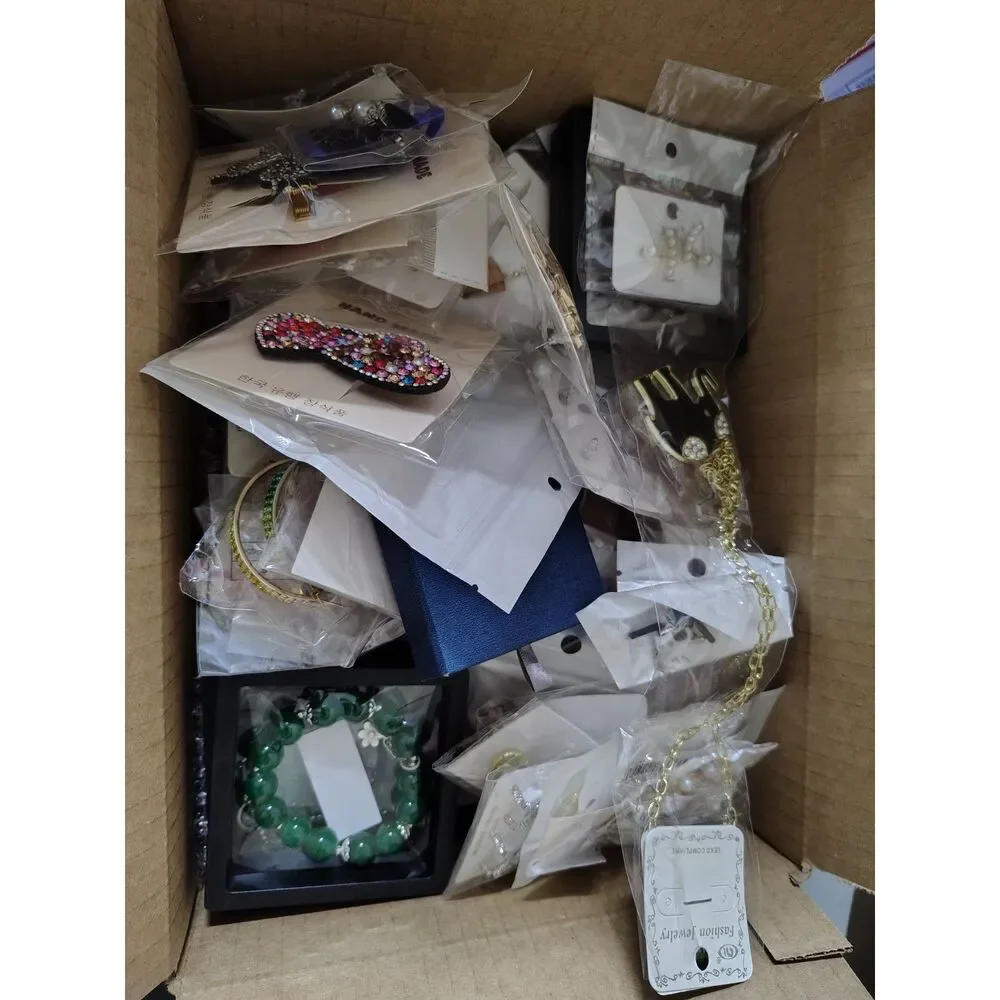 Huge Costume Jewelry Lot (196) - 75+ pieces